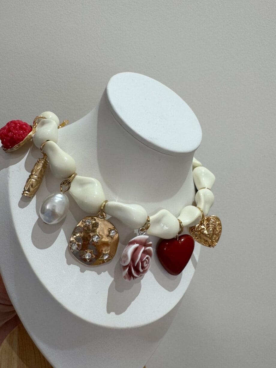 Collana Pietra burro con charms