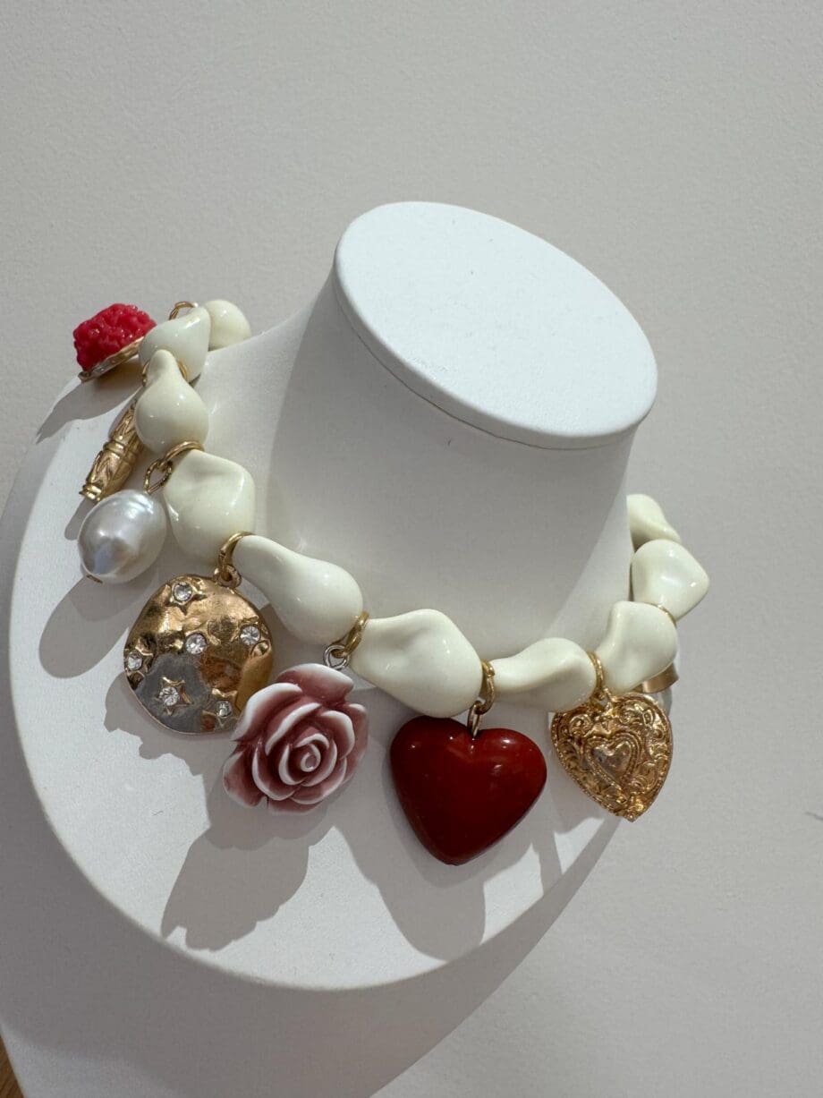 Collana Pietra burro con charms