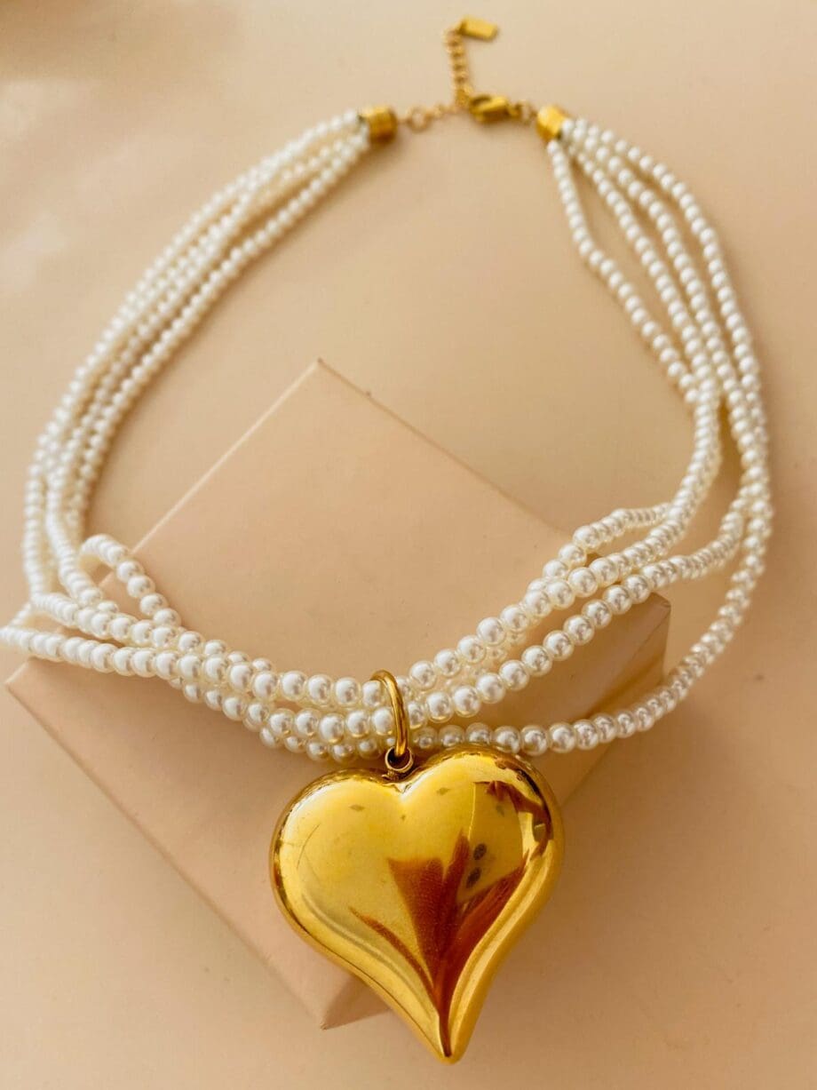 Collana fili di perle e cuore