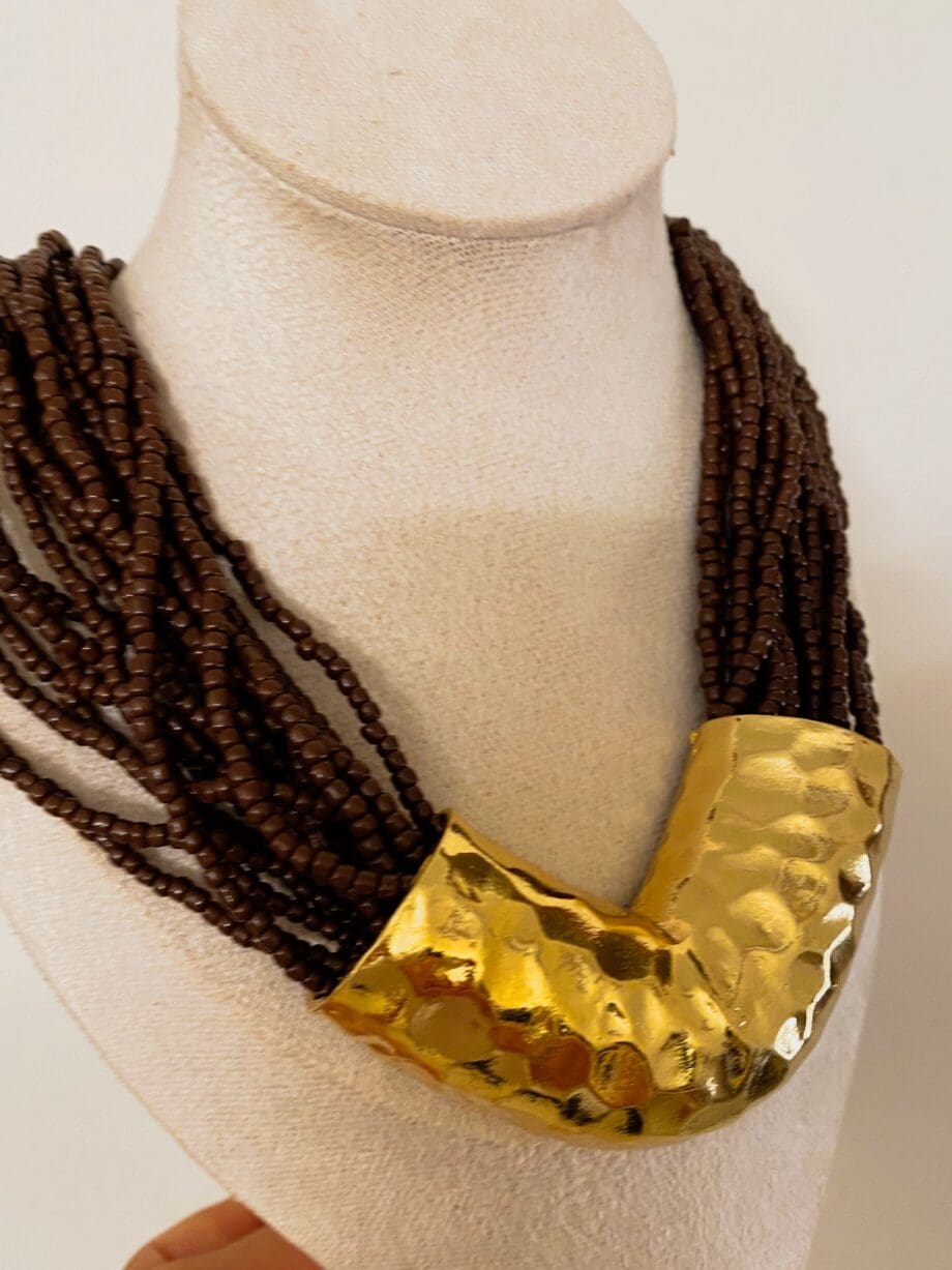 Collana Brown