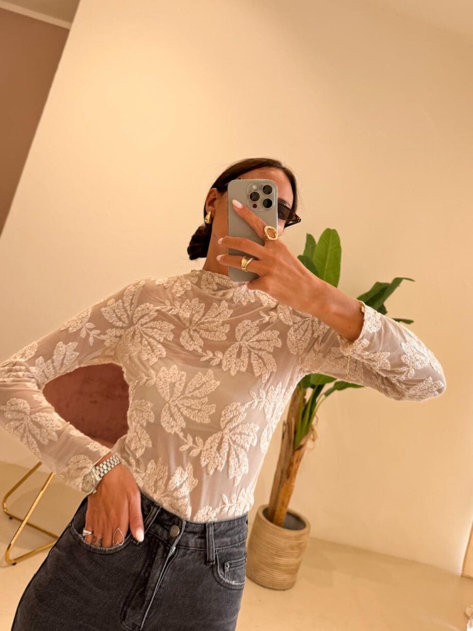 Maglietta in trasparenza e paillettes